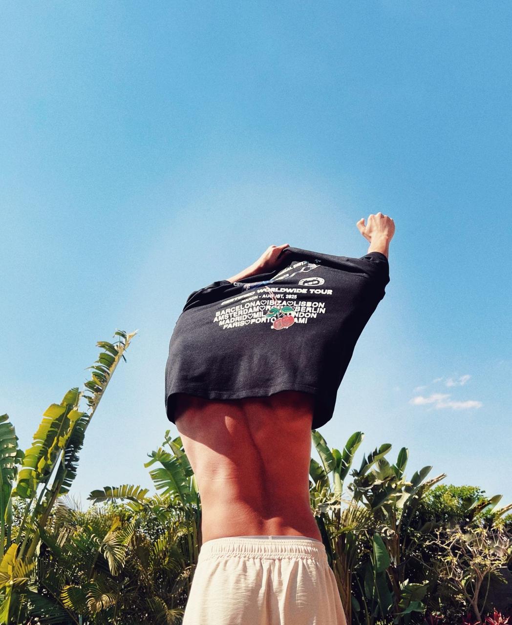 Black WORLDWIDE T-SHIRT